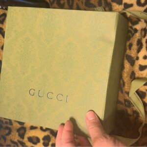 authentic woman’s Gucci belt like new comes with original box and dust bag